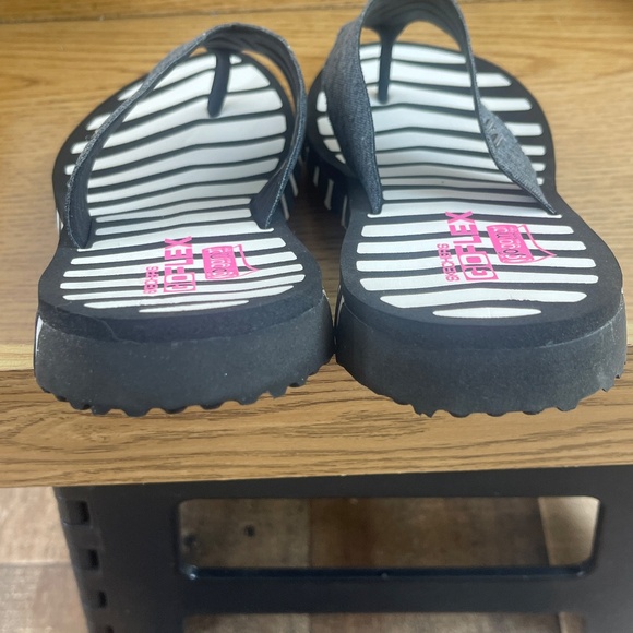 Skechers GoFlex Flexible Flip Flops with Gogamat Technology - Picture 13 of 16